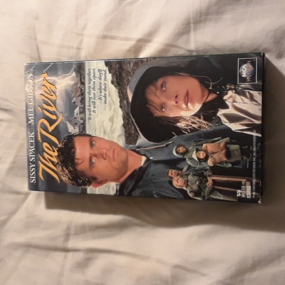 The river Universal home video VHS tape - Picture 2 of 3